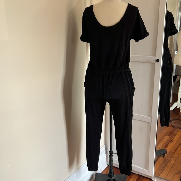 Theory Sorgia Scoop Neck Black Jumpsuit with Modern Minimalist Design Size Small - Picture 8 of 12
